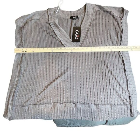 NWT GiGiO Raw Hem Top Cap Sleeve Gray Cableknit Lightweight Size Medium - Picture 7 of 9